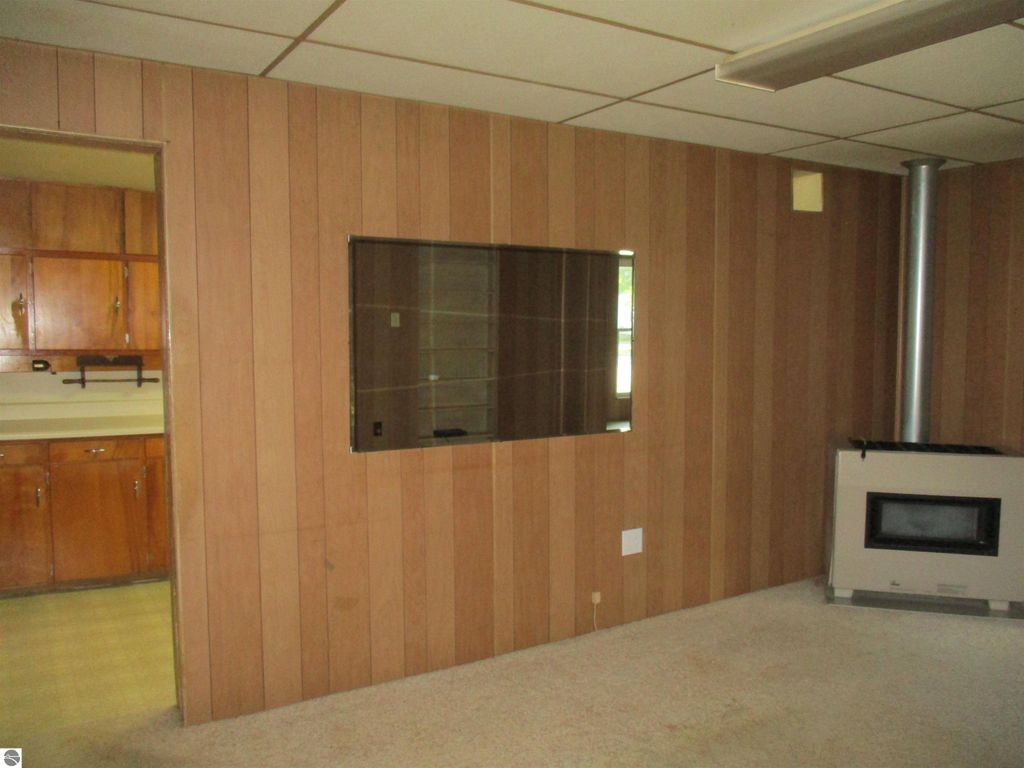 Image 4 of property listing at 601 N River Avenue, Alma, MI 48801