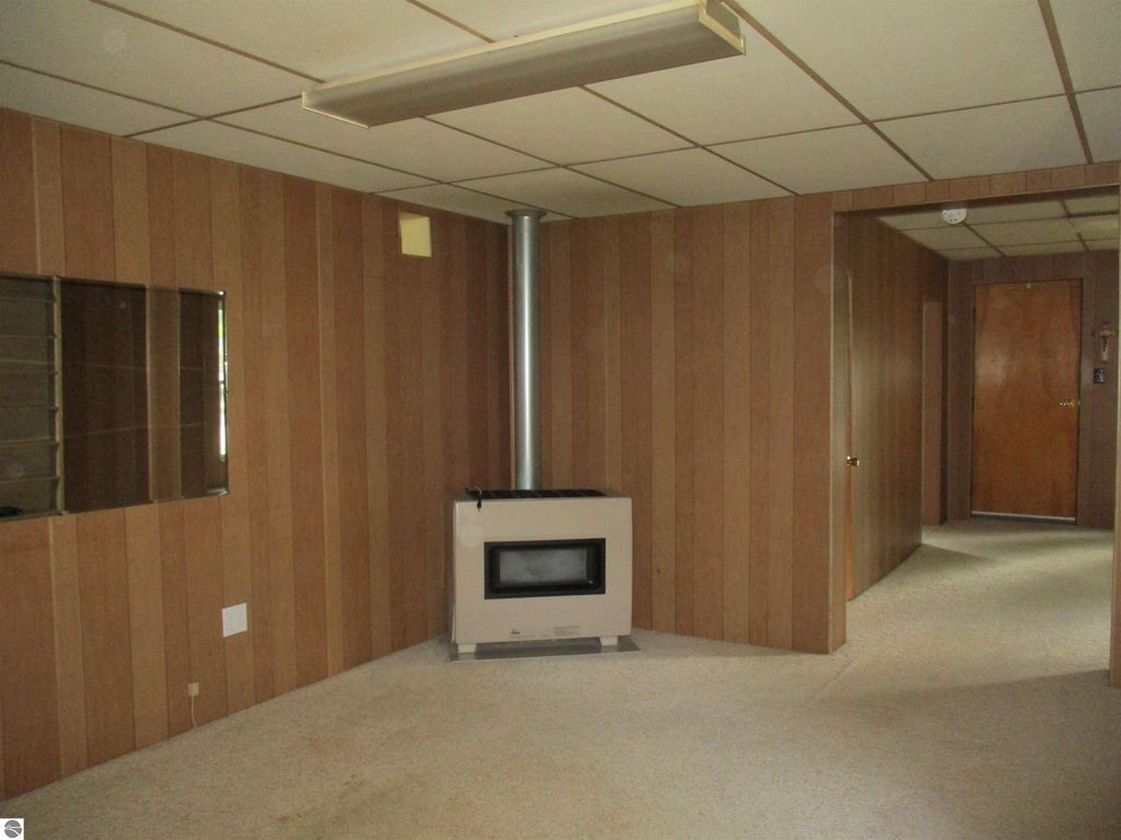 Image 5 of property listing at 601 N River Avenue, Alma, MI 48801