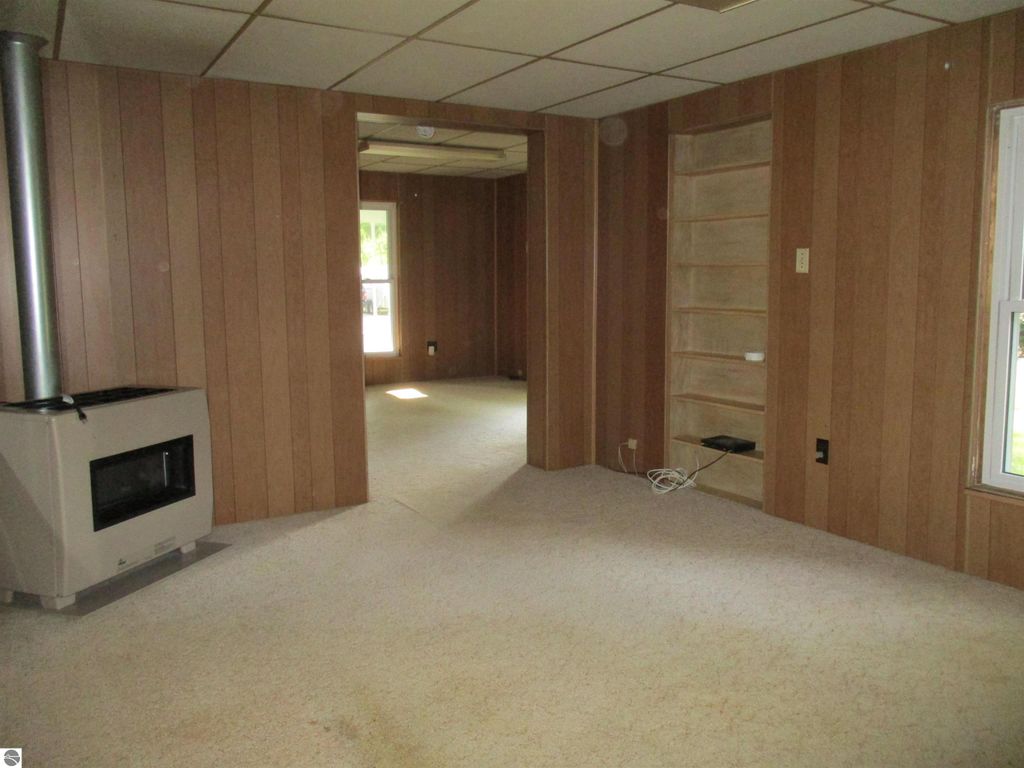 Image 6 of property listing at 601 N River Avenue, Alma, MI 48801