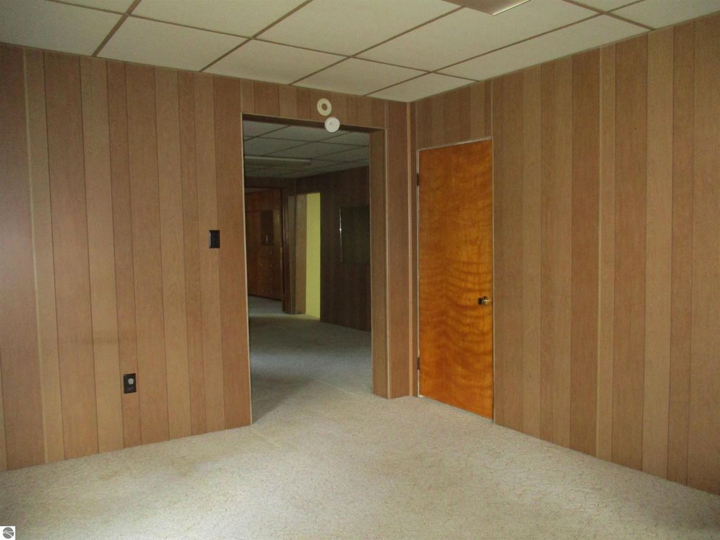 Image 7 of property listing at 601 N River Avenue, Alma, MI 48801