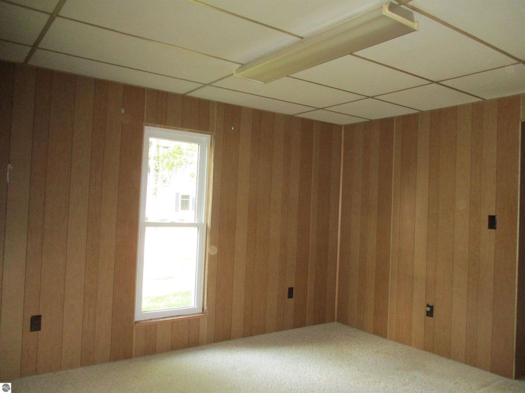 Image 8 of property listing at 601 N River Avenue, Alma, MI 48801