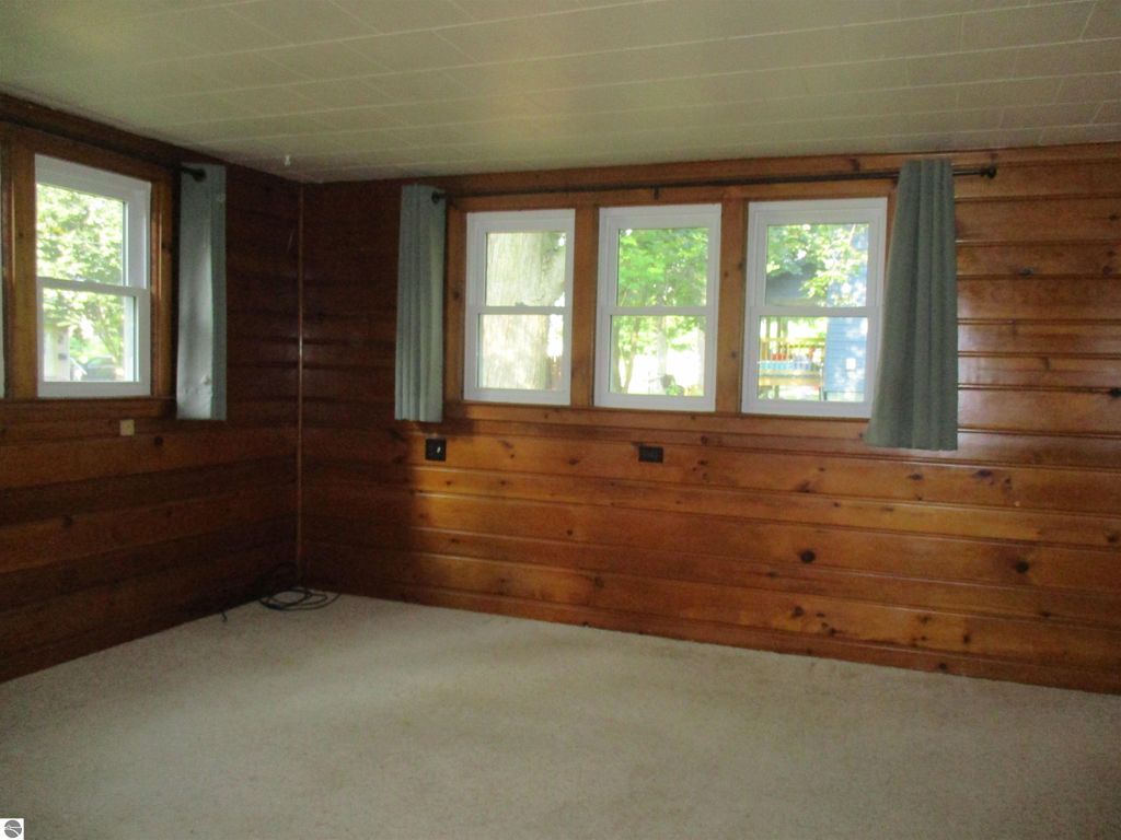 Image 9 of property listing at 601 N River Avenue, Alma, MI 48801