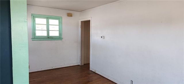 202 S Metcalf Road, Louisburg, KS 66053