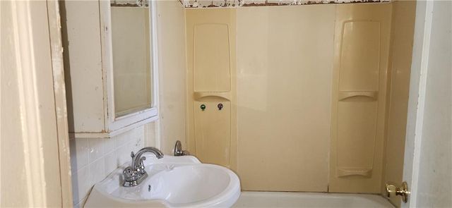 202 S Metcalf Road, Louisburg, KS 66053