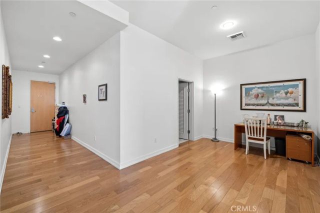 801 S Grand 1611, Los Angeles, CA 90017