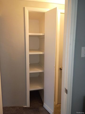 9251 PLAINVIEW, Detroit, MI 48228