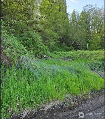 2306 W Valley Highway E, Edgewood, WA 98372