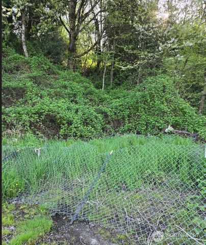 2306 W Valley Highway E, Edgewood, WA 98372