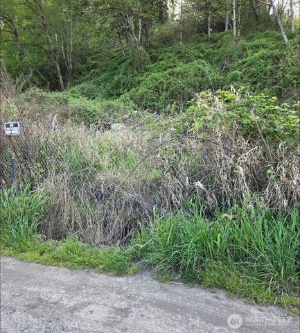 2306 W Valley Highway E, Edgewood, WA 98372