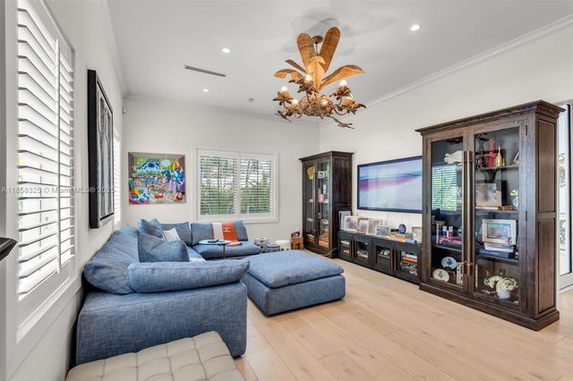 285 W Enid Dr, Key Biscayne, FL 33149