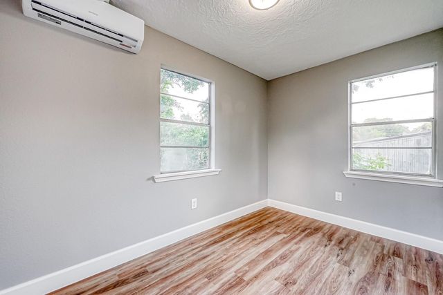 6715 Victoria Street A, Houston, TX 77020