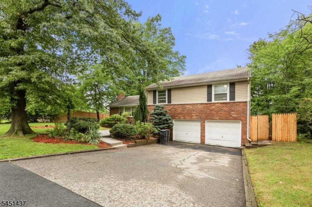 29 Devonshire Ter, West Orange Twp., NJ 07052 — photo 2