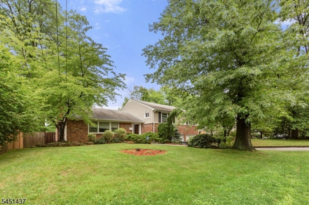 29 Devonshire Ter, West Orange Twp., NJ 07052 — photo 3