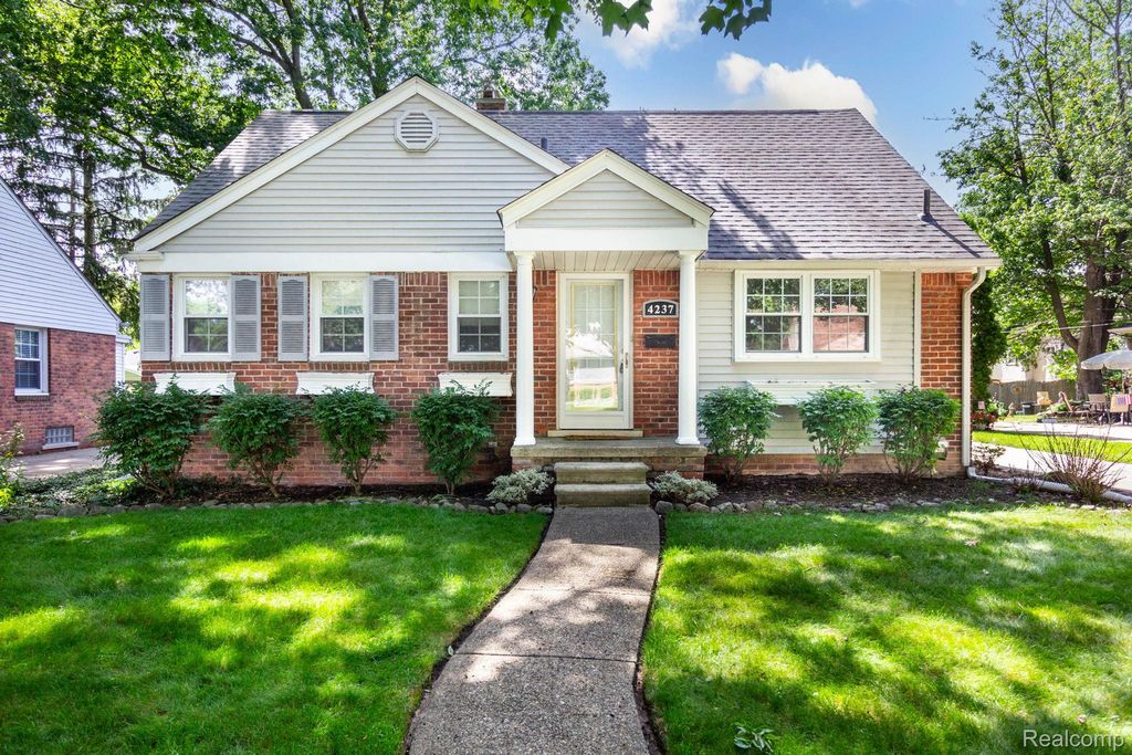 4237 Wakefield Road, Berkley, MI 48072