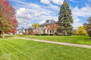 1036 Yorkshire Road, Grosse Pointe, MI 48230