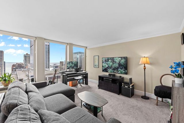 111 E Chestnut Street 30A, Chicago, IL 60611