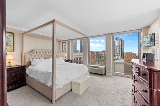 111 E Chestnut Street 30A, Chicago, IL 60611