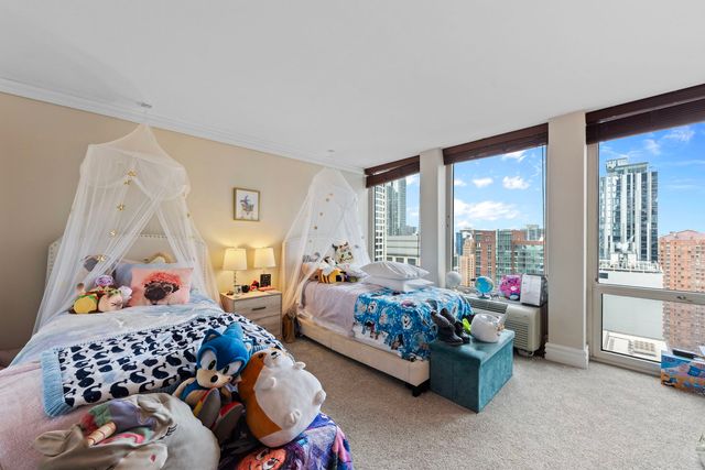 111 E Chestnut Street 30A, Chicago, IL 60611