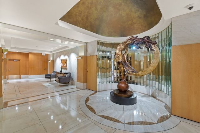 111 E Chestnut Street 30A, Chicago, IL 60611