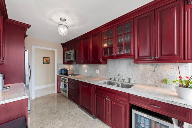 111 E Chestnut Street 30A, Chicago, IL 60611