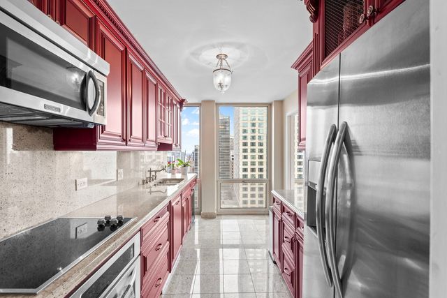 111 E Chestnut Street 30A, Chicago, IL 60611