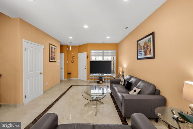804 DAHLIA CIRCLE, Dayton, NJ 08810