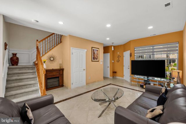 804 DAHLIA CIRCLE, Dayton, NJ 08810