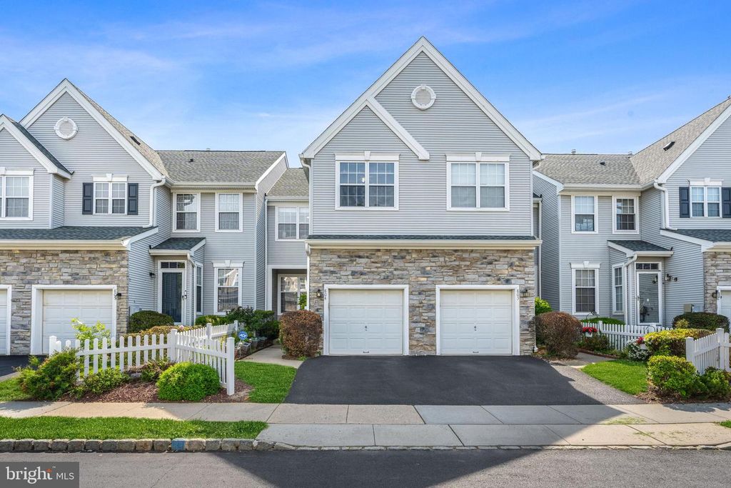 804 DAHLIA CIRCLE, Dayton, NJ 08810