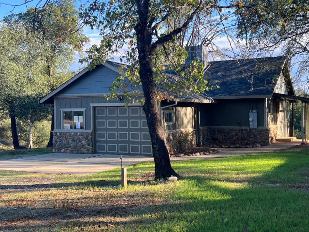 16837 Dot Lane, Anderson, CA 96007