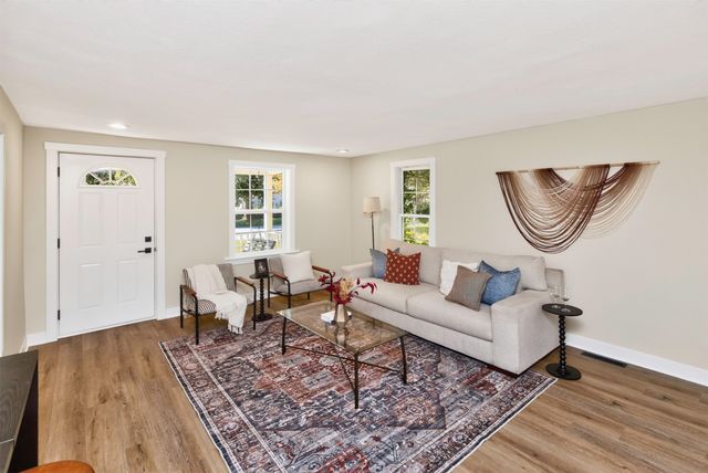 1920 E Walnut Street, Des Moines, IA 50316