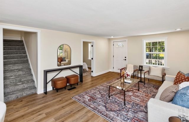 1920 E Walnut Street, Des Moines, IA 50316