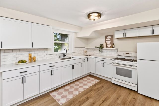1920 E Walnut Street, Des Moines, IA 50316