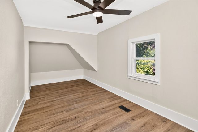 1920 E Walnut Street, Des Moines, IA 50316