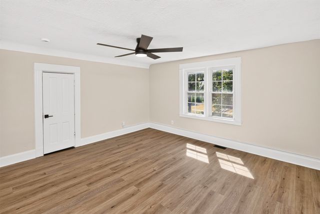 1920 E Walnut Street, Des Moines, IA 50316