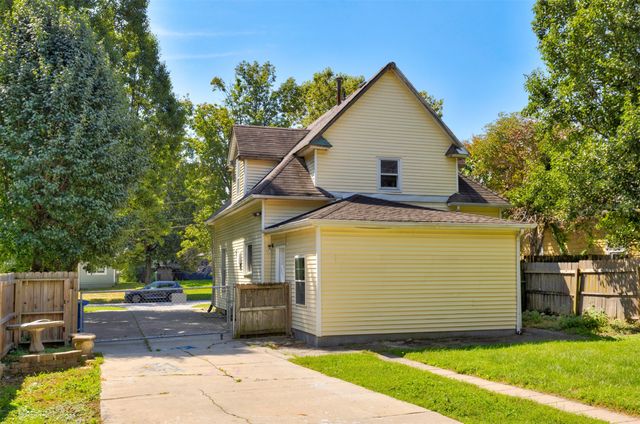 1920 E Walnut Street, Des Moines, IA 50316