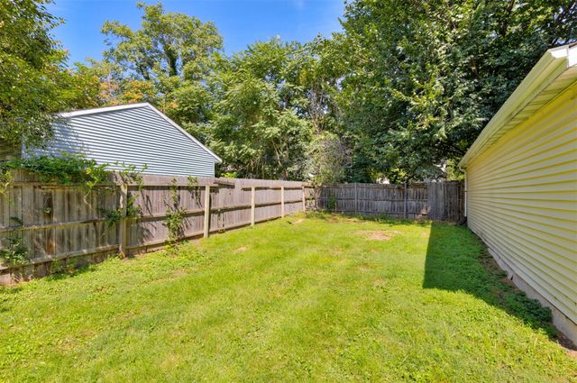 1920 E Walnut Street, Des Moines, IA 50316
