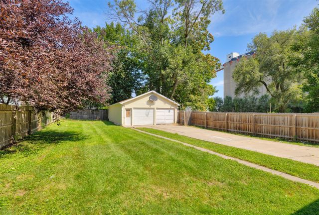 1920 E Walnut Street, Des Moines, IA 50316