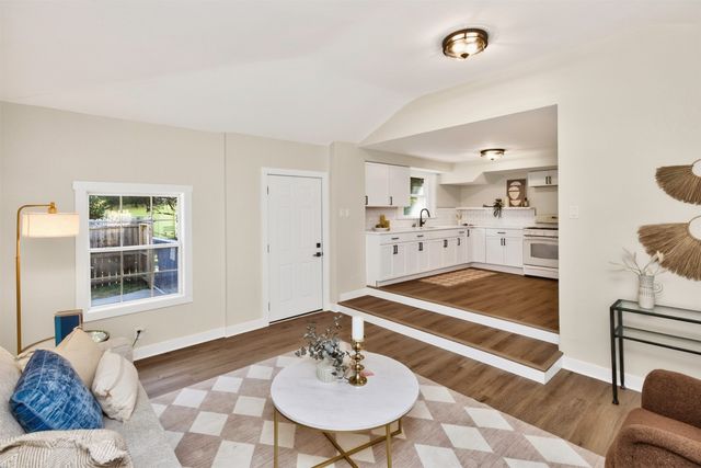 1920 E Walnut Street, Des Moines, IA 50316