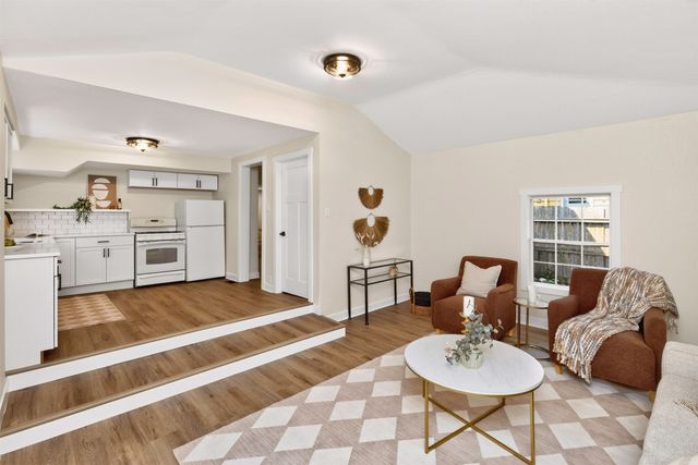 1920 E Walnut Street, Des Moines, IA 50316