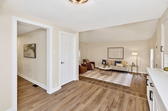 1920 E Walnut Street, Des Moines, IA 50316