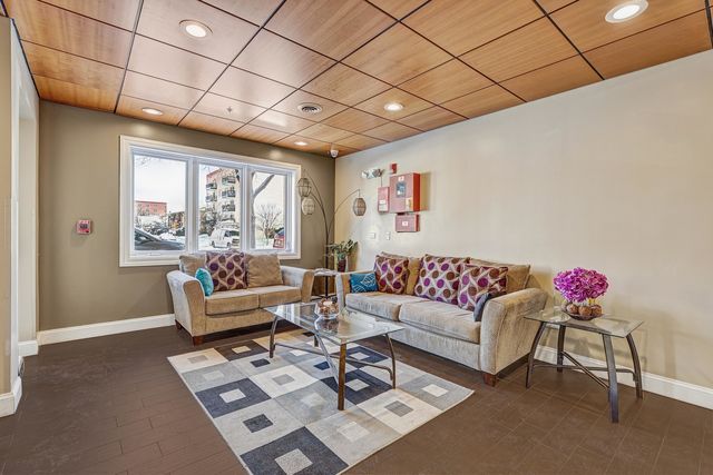 450 S WESTERN Avenue 506, Des Plaines, IL 60016