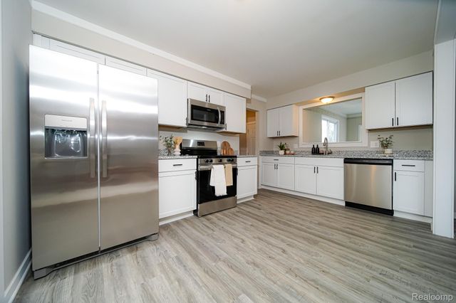 30644 HAYES Road, Roseville, MI 48066
