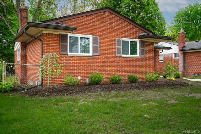30644 HAYES Road, Roseville, MI 48066