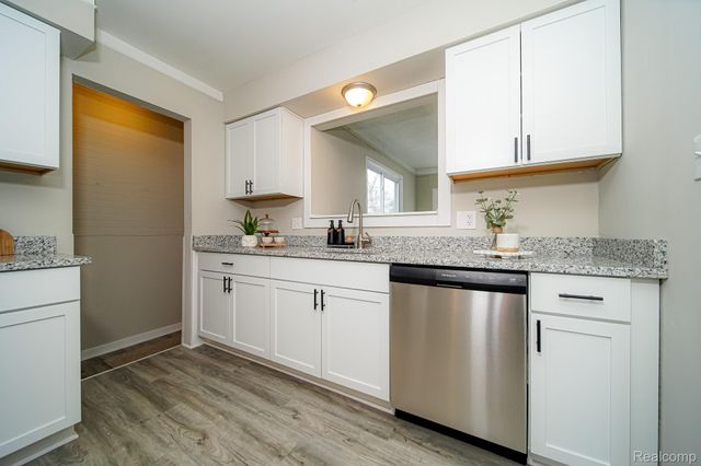 30644 HAYES Road, Roseville, MI 48066