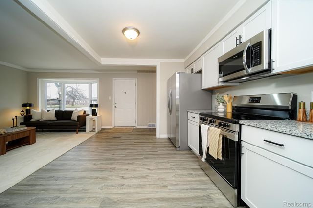 30644 HAYES Road, Roseville, MI 48066