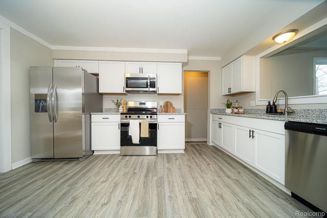 30644 HAYES Road, Roseville, MI 48066