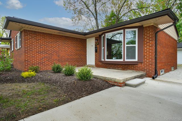 30644 HAYES Road, Roseville, MI 48066
