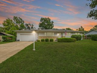 1606 Sunset Dr, Augusta, KS 67010