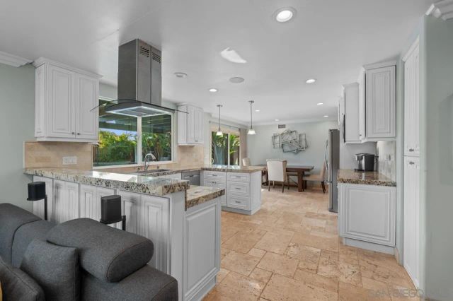 4346 Charger Blvd, San Diego, CA 92117