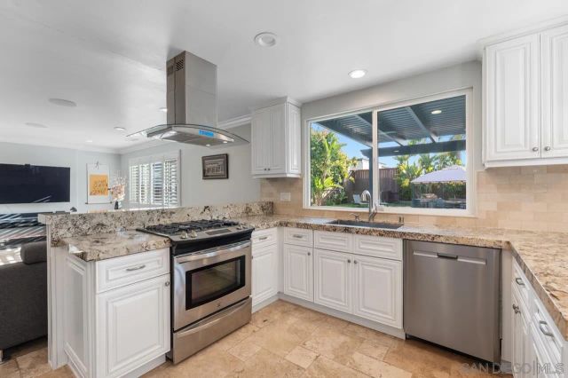 4346 Charger Blvd, San Diego, CA 92117